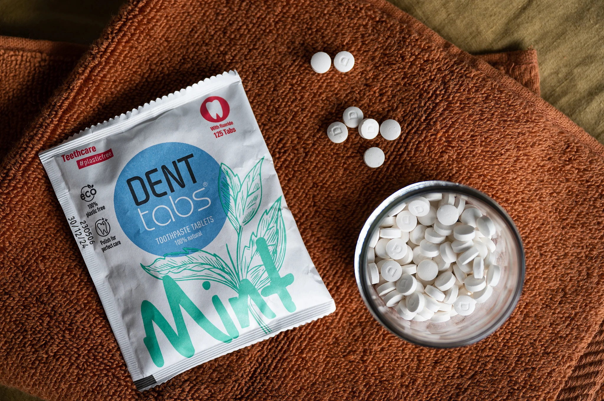 DSTRADE LLC | Toothpaste Tablets With Fluoride Vs. Fluoride-Free: Which Is Better?